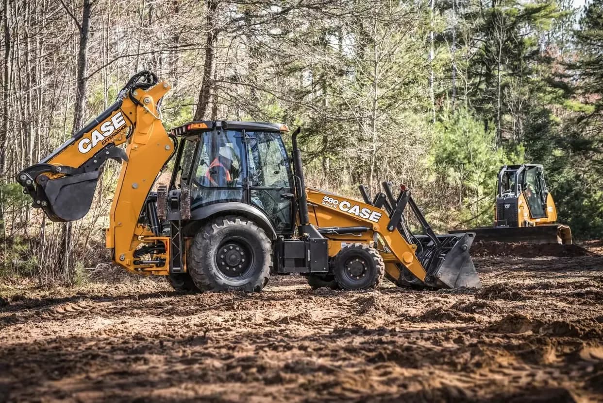 580 Super N Construction King™ on a jobsite