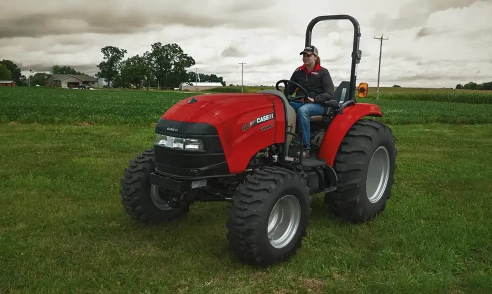 Farmall Compact 40C on a jobsite