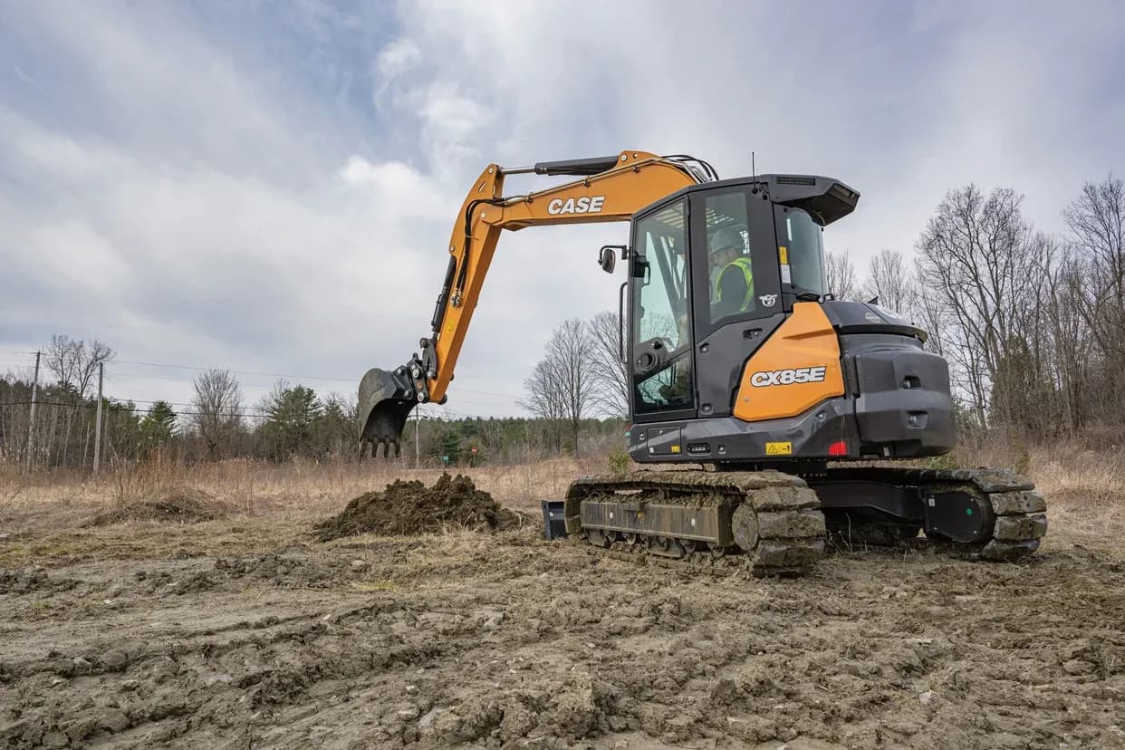 CX85E on a jobsite