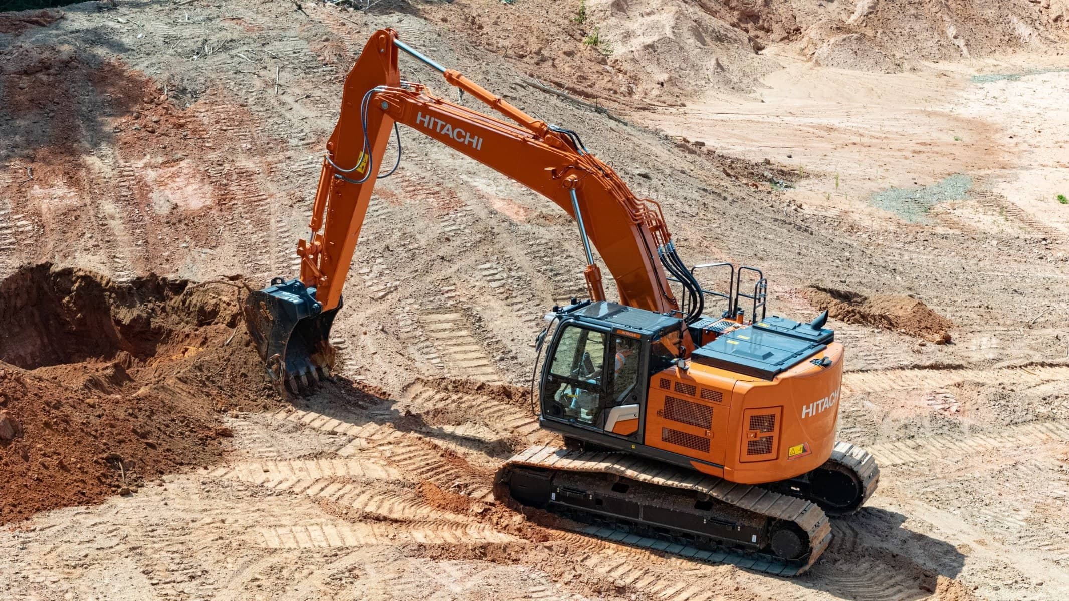 ZX345USLC – 7H on a jobsite