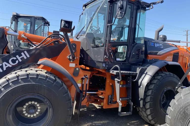 2025 HITACHI ZW180-7