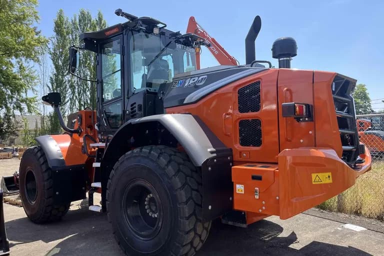 2025 HITACHI ZW180-7