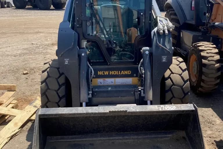NEW HOLLAND 228