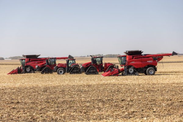 Combine_Steiger_Family_8260_w_C512_525_RT_w_graincart_405_RT_w_speed-tiller_475_715_QT_w_ecolo-tiger_875_AF10_w_C516_Beauty_Aerial_0026_10-24