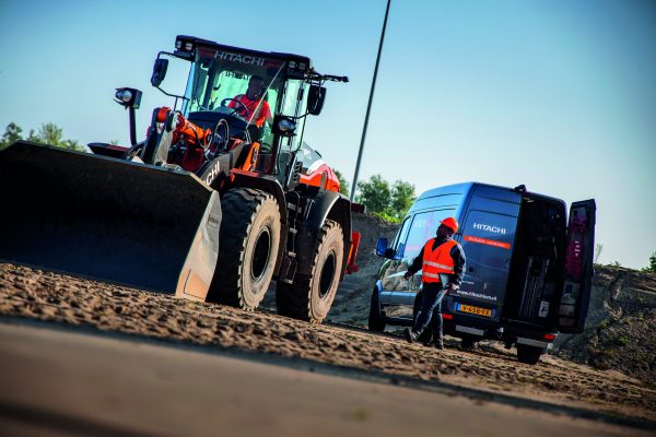 ZW180-7_working_jobsite_can_maintenance_training_people_HCME